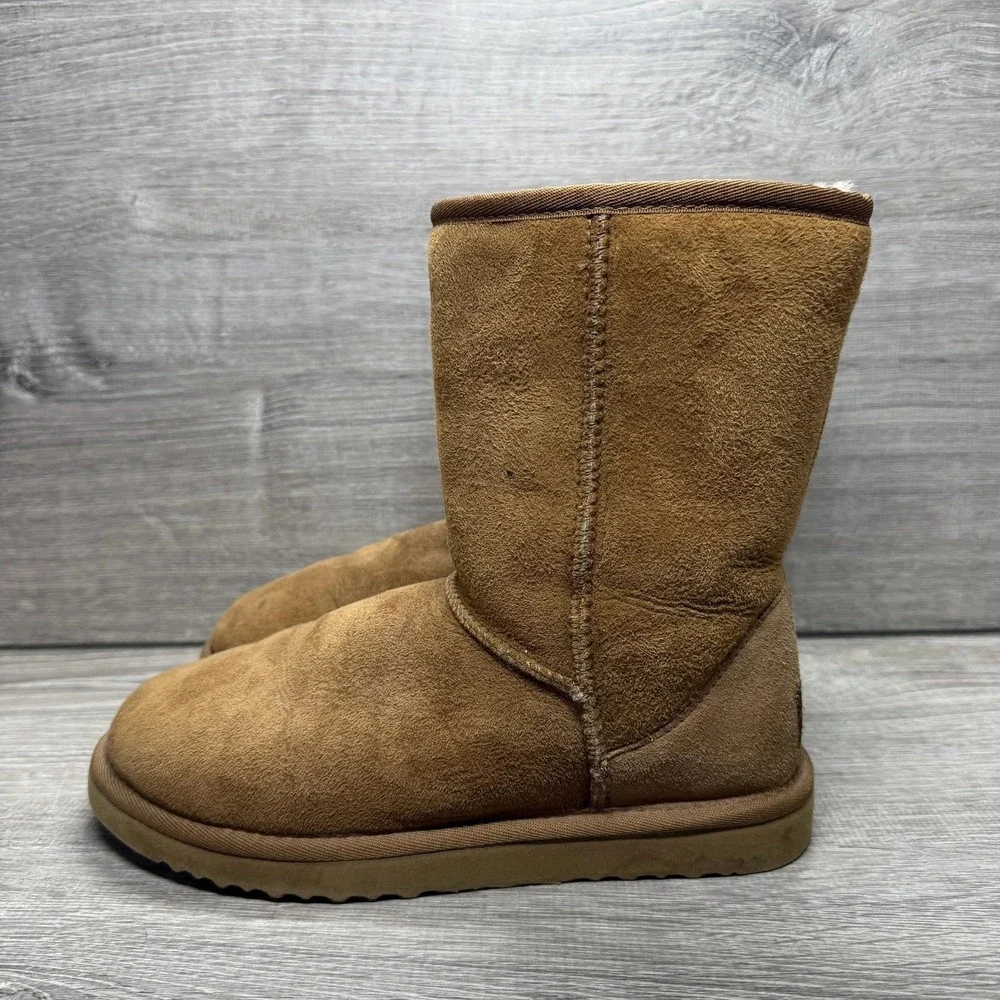 UGG Classic Short Boots Women Size 7 Chestnut Suede Sheepskin Lined 5825